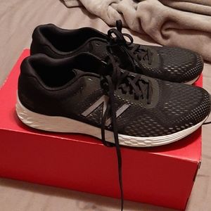 NWOT New balance men running shoes